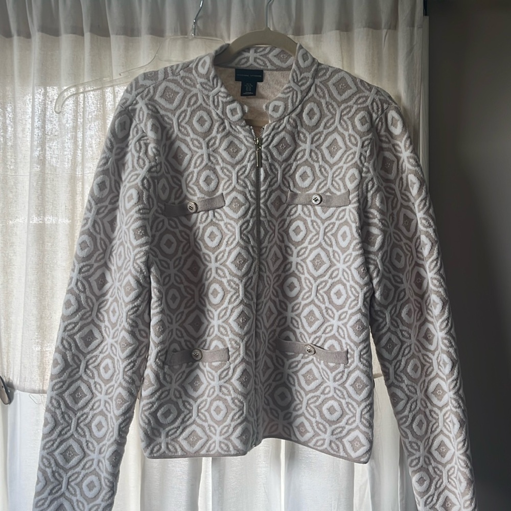 Beautiful jacquard super soft zipped blazer